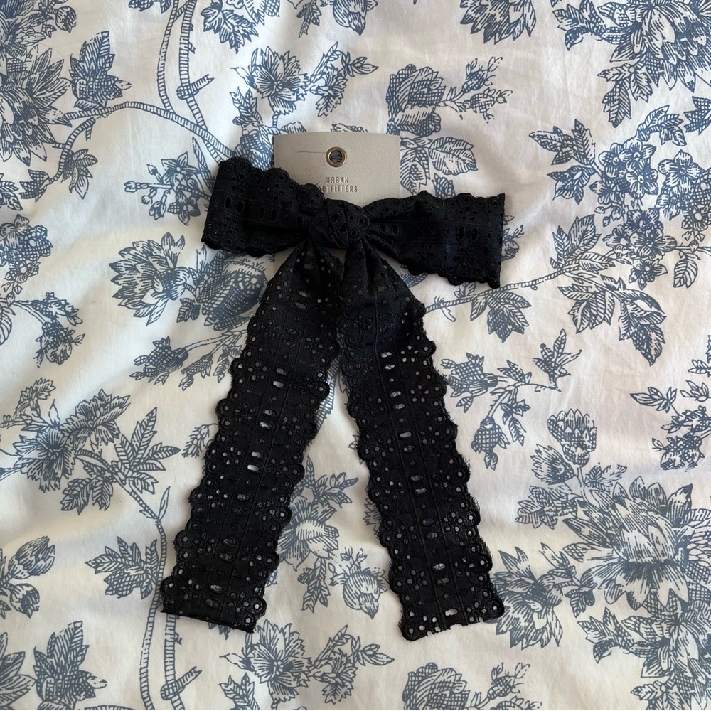 UO eyelet hair bow